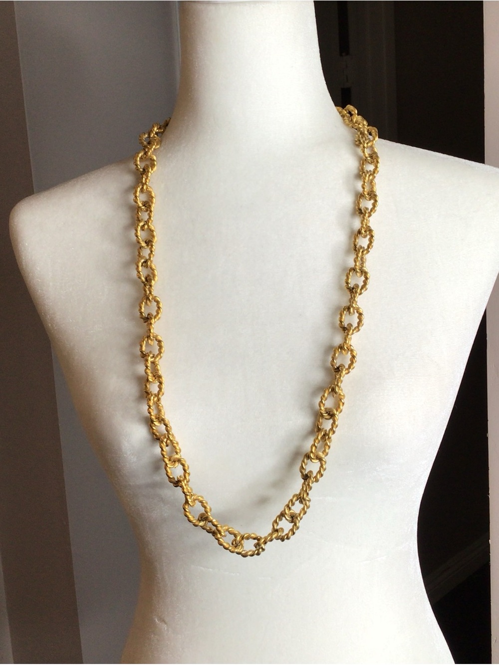 Authentic Kenneth Jay Lane Gold Chunky Twisted Link Chain Long Necklace
